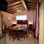 Luxury Retreats In אופידה