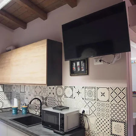 Luxury Retreats In Apartment *