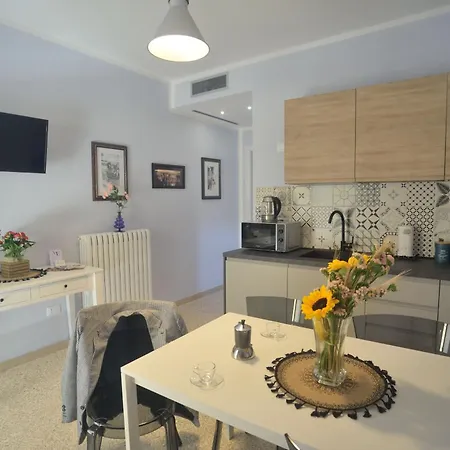 Luxury Retreats In Apartment *