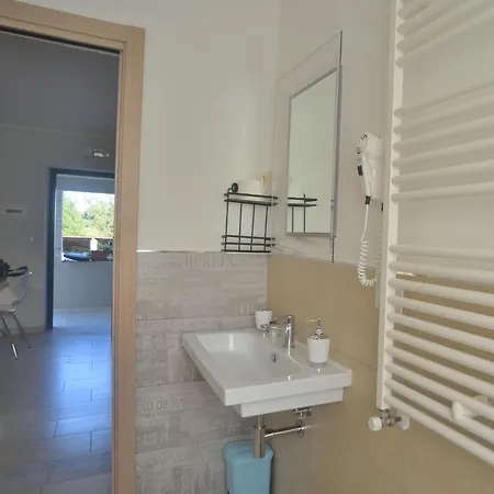 Luxury Retreats In Apartment *